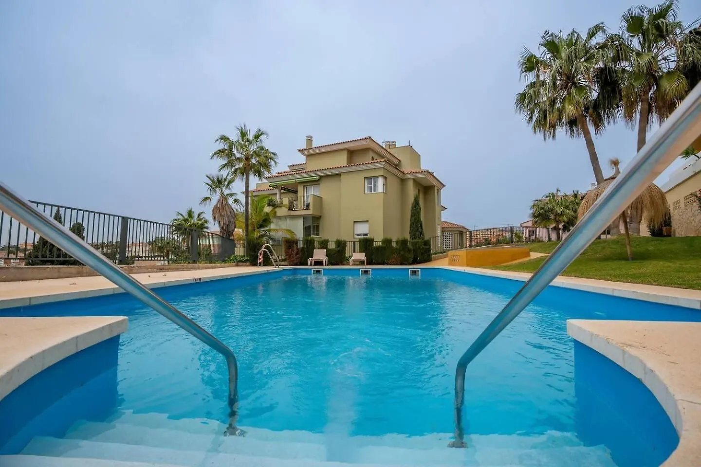 Espacioso Apartamento En Mijas Con Parking Privado Sitio de Calahonda Apartment